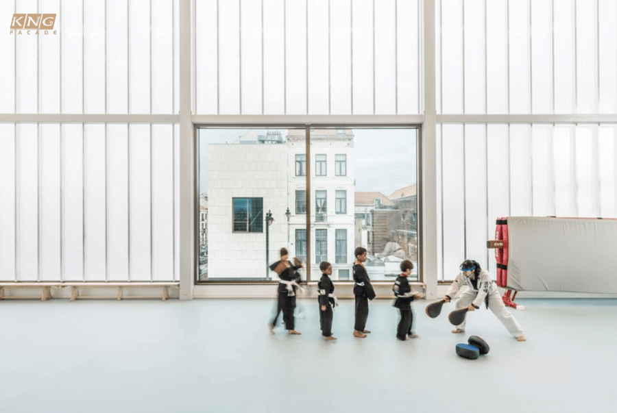 lắp đặt polycarbonate 