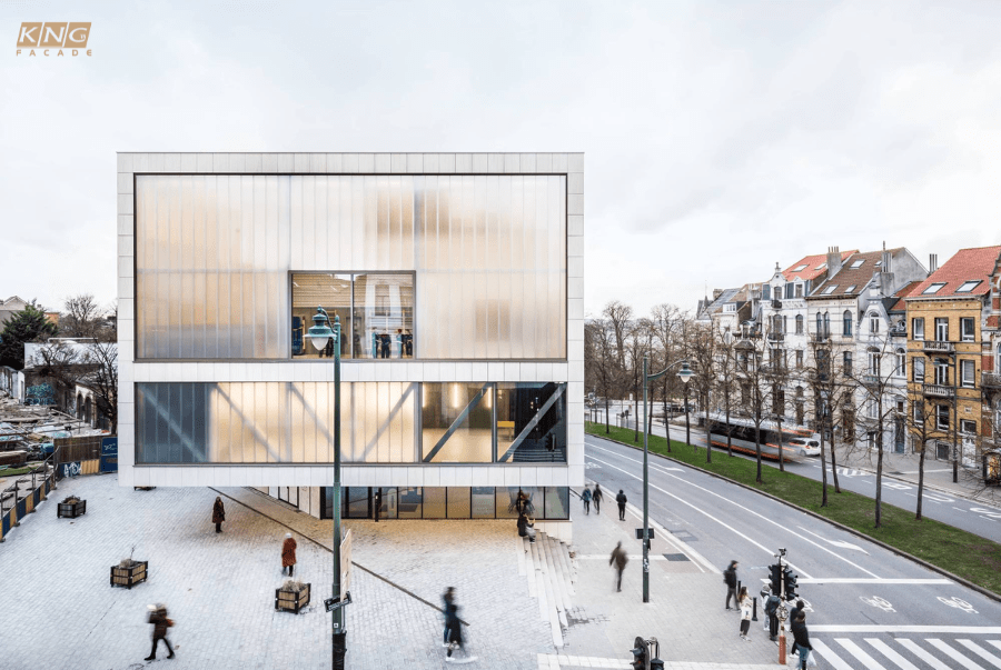 lắp đặt polycarbonate 