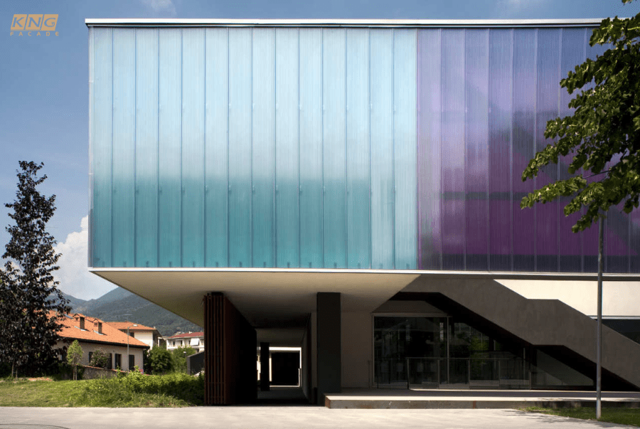 lắp đặt polycarbonate 