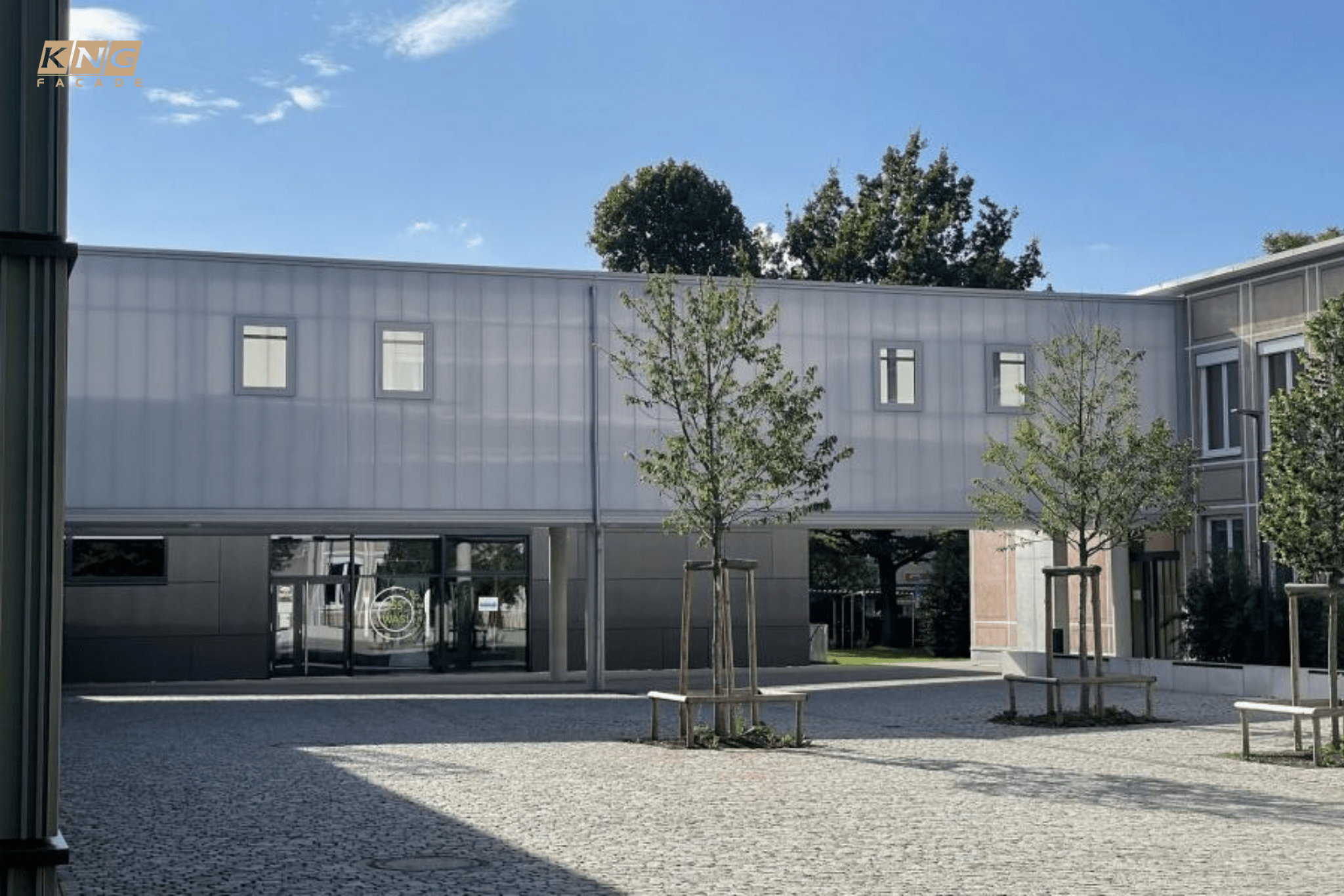 Polycarbonate hay Acrylic